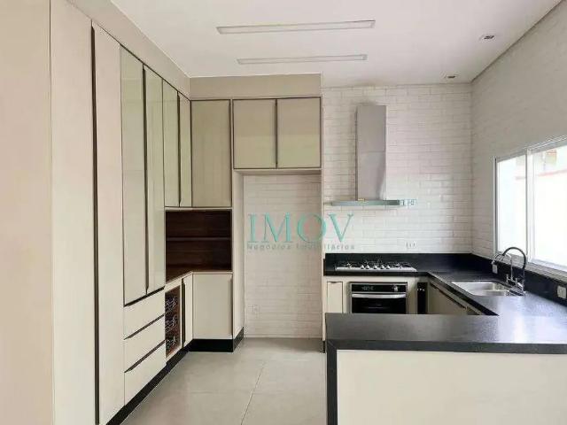 Casa / Sobrado em Condomínio para Locação em São José dos Campos/SP Urbanova 5 Quartos