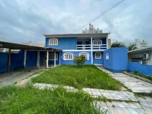 Casa / Sobrado em Condomínio para Locação em São José/SC Barreiros 3 Quartos