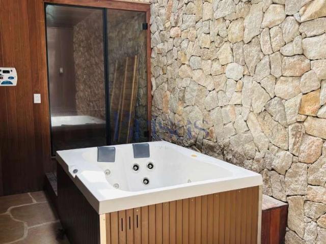 Casa / Sobrado em Condomínio para Locação em São Sebastião/SP Camburi 4 Quartos
