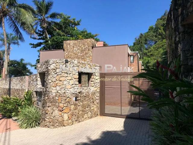 Casa / Sobrado em Condomínio para Locação em São Sebastião/SP Praia de Camburí 4 Quartos