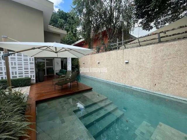 Casa / Sobrado em Condomínio para Locação em São Paulo/SP Alto de Pinheiros 5 Quartos