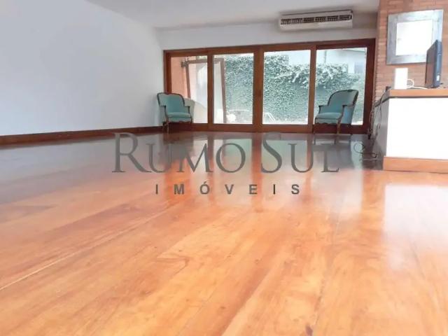 Casa / Sobrado em Condomínio para Locação em São Paulo/SP Morumbi 4 Quartos