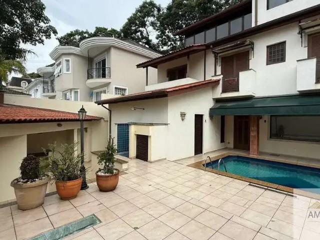 Casa / Sobrado em Condomínio para Locação em São Paulo/SP Morumbi 4 Quartos