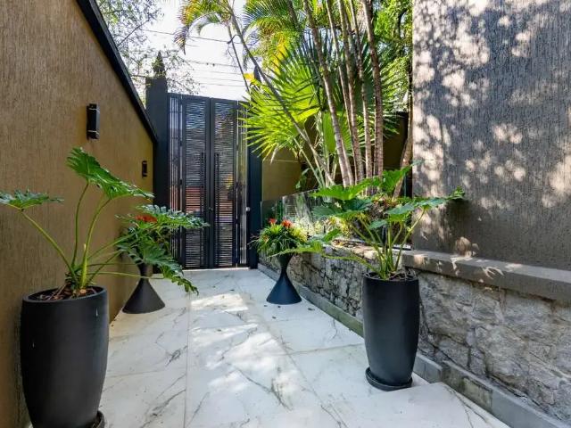 Casa / Sobrado em Condomínio para Locação em São Paulo/SP Morumbi 5 Quartos