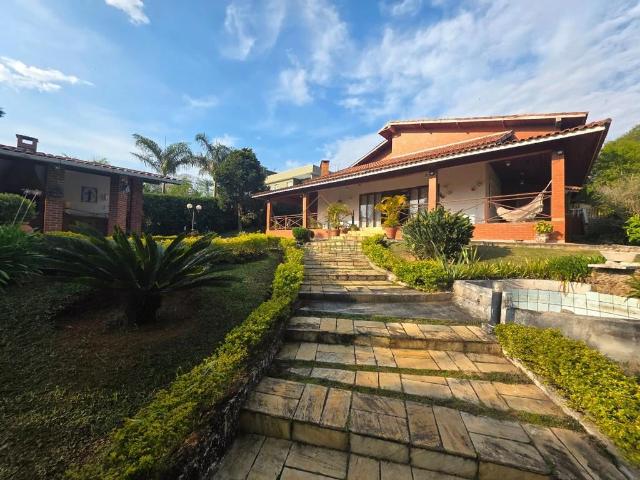 Casa / Sobrado em Condomínio para Locação em São Roque/SP Bairro do Carmo 4 Quartos