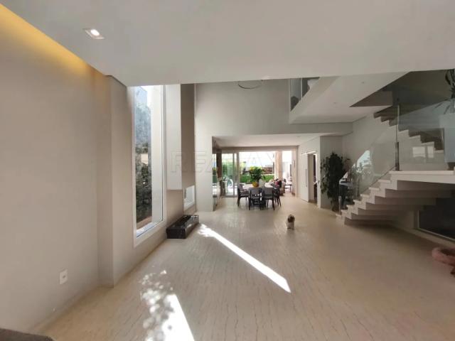 Casa / Sobrado em Condomínio para Locação em Santana de Parnaíba/SP Cidade Tamboré 5 Quartos