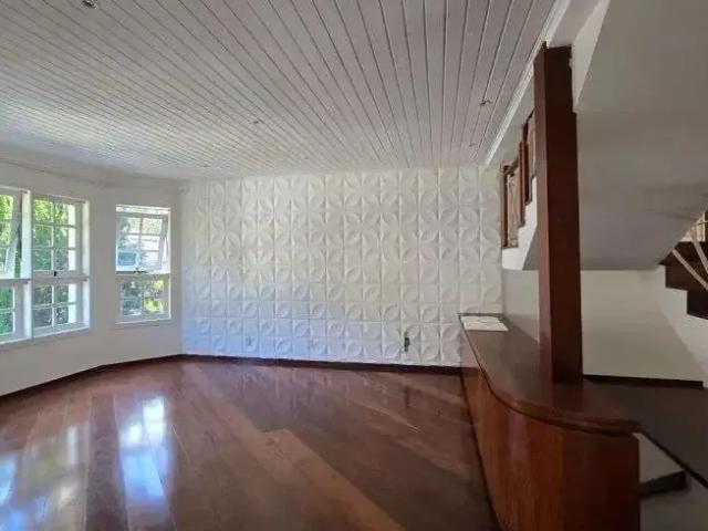 Casa / Sobrado em Condomínio para Locação em Santana de Parnaíba/SP Alphaville 4 Quartos