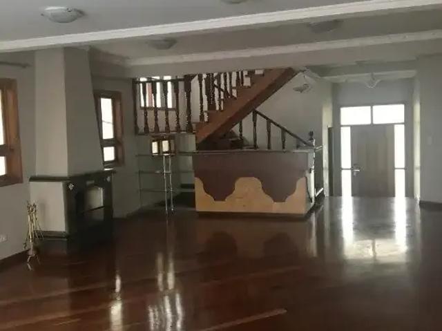 Casa / Sobrado em Condomínio para Locação em Santana de Parnaíba/SP Alphaville 4 Quartos