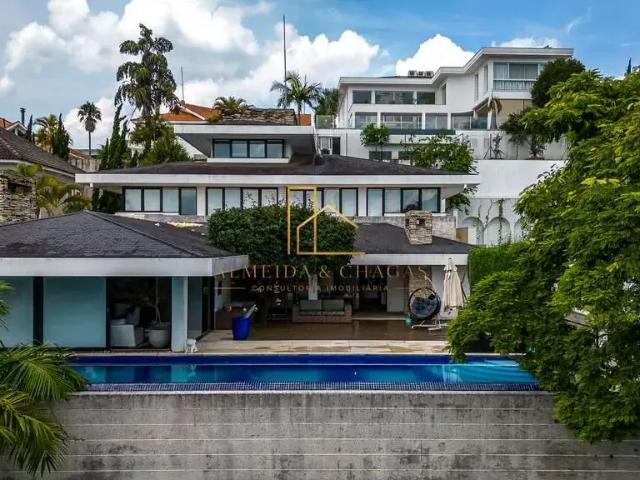 Casa / Sobrado em Condomínio para Locação em Santana de Parnaíba/SP Alphaville 4 Quartos