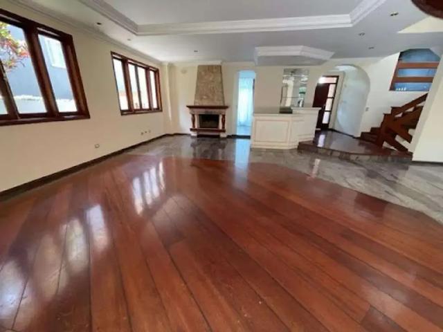 Casa / Sobrado em Condomínio para Locação em Santana de Parnaíba/SP Alphaville 4 Quartos