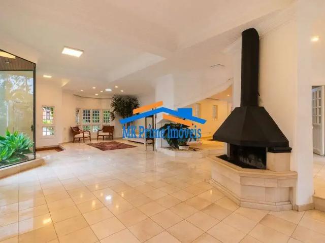 Casa / Sobrado em Condomínio para Locação em Santana de Parnaíba/SP Alphaville 4 Quartos