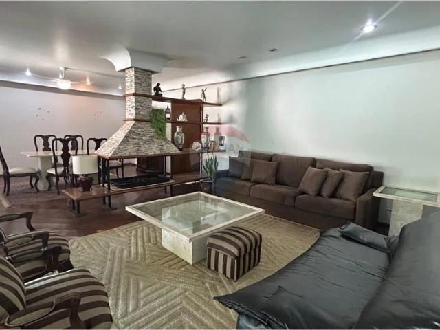 Casa / Sobrado em Condomínio para Locação em Santana de Parnaíba/SP Alphaville 4 Quartos