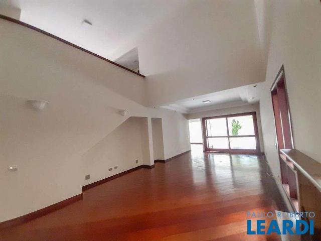 Casa / Sobrado em Condomínio para Locação em Santana de Parnaíba/SP Alphaville 4 Quartos