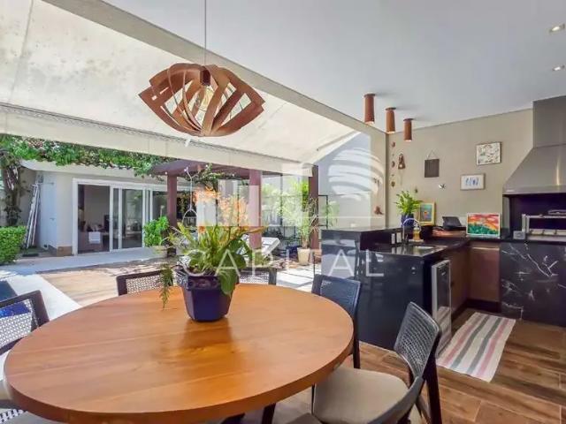 Casa / Sobrado em Condomínio para Locação em Santana de Parnaíba/SP Alphaville 4 Quartos