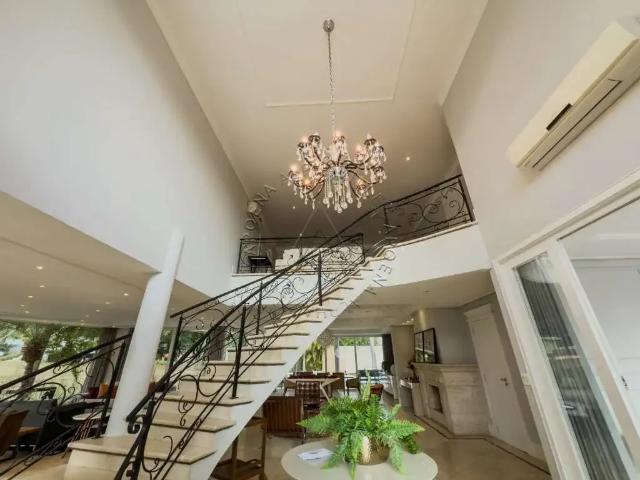 Casa / Sobrado em Condomínio para Locação em Santana de Parnaíba/SP Alphaville 4 Quartos