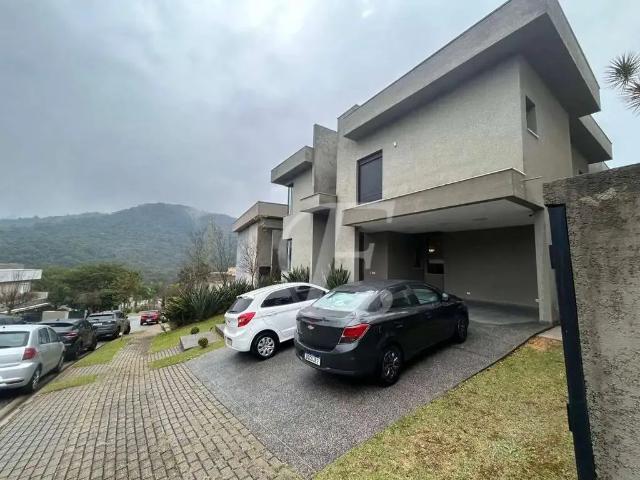 Casa / Sobrado em Condomínio para Locação em Santana de Parnaíba/SP Alphaville 4 Quartos