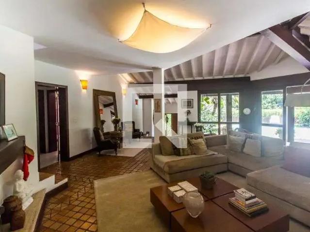 Casa / Sobrado em Condomínio para Locação em Santana de Parnaíba/SP Alphaville 4 Quartos