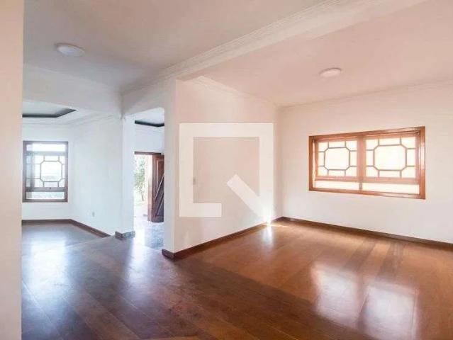 Casa / Sobrado em Condomínio para Locação em Santana de Parnaíba/SP Alphaville 5 Quartos