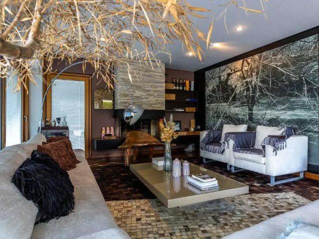 Casa / Sobrado em Condomínio para Locação em Santana de Parnaíba/SP Alphaville 5 Quartos