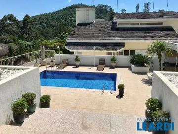 Casa / Sobrado em Condomínio para Locação em Santana de Parnaíba/SP Alphaville 6 Quartos