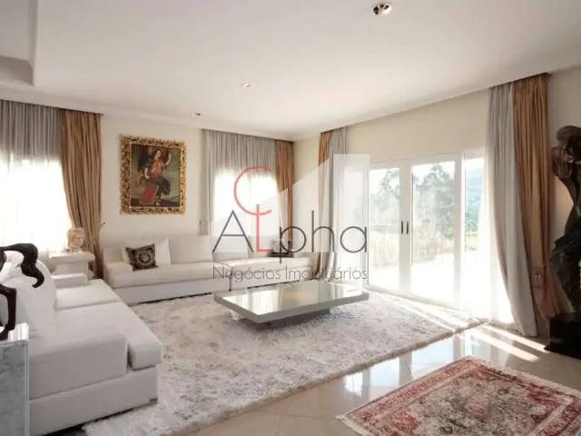 Casa / Sobrado em Condomínio para Locação em Santana de Parnaíba/SP Alphaville 6 Quartos