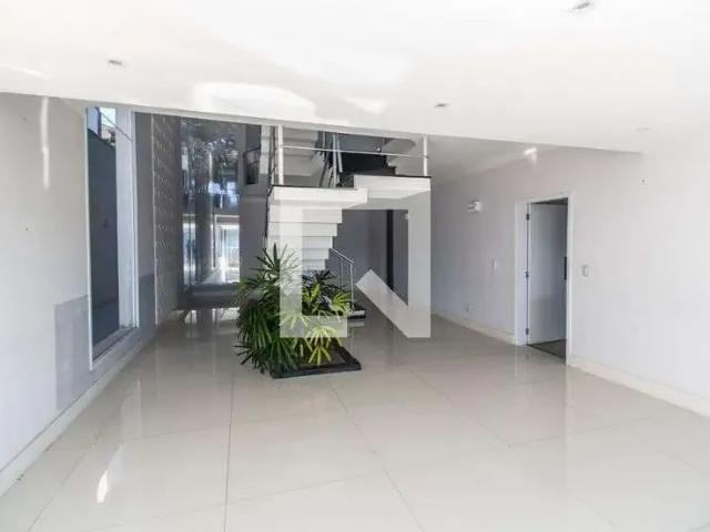 Casa / Sobrado em Condomínio para Locação em Santana de Parnaíba/SP Alphaville 6 Quartos