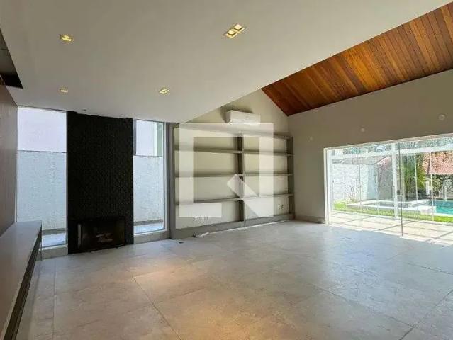 Casa / Sobrado em Condomínio para Locação em Santana de Parnaíba/SP Alphaville 3 Quartos