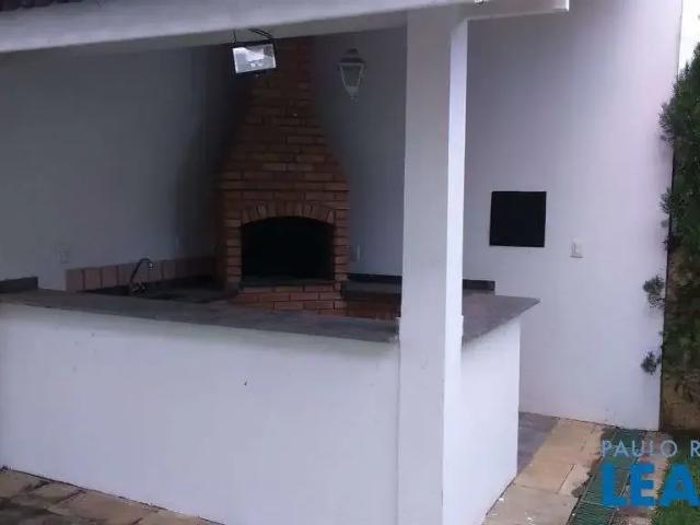 Casa / Sobrado em Condomínio para Locação em Santana de Parnaíba/SP Alphaville 3 Quartos