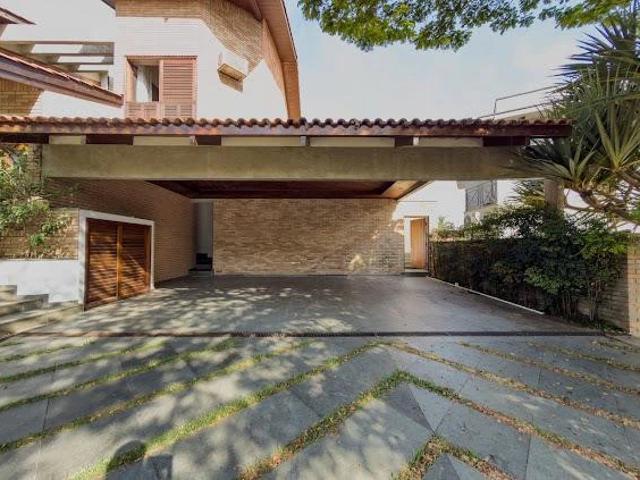 Casa / Sobrado em Condomínio para Locação em Santana de Parnaíba/SP Alphaville 3 Quartos