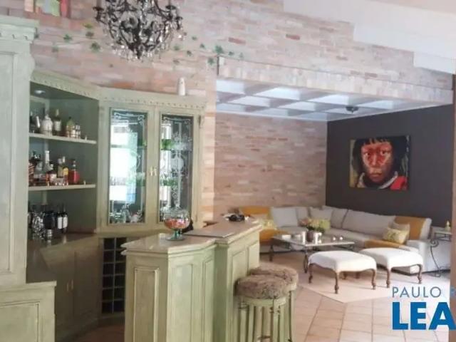 Casa / Sobrado em Condomínio para Locação em Santana de Parnaíba/SP Alphaville Residencial 10 4 Quartos