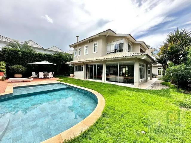 Casa / Sobrado em Condomínio para Locação em Santana de Parnaíba/SP Tamboré 4 Quartos