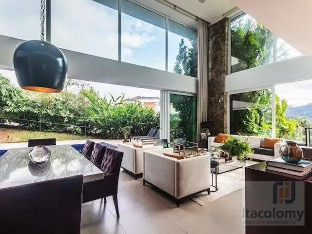 Casa / Sobrado em Condomínio para Locação em Santana de Parnaíba/SP Tamboré 4 Quartos