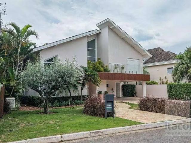Casa / Sobrado em Condomínio para Locação em Santana de Parnaíba/SP Tamboré 4 Quartos