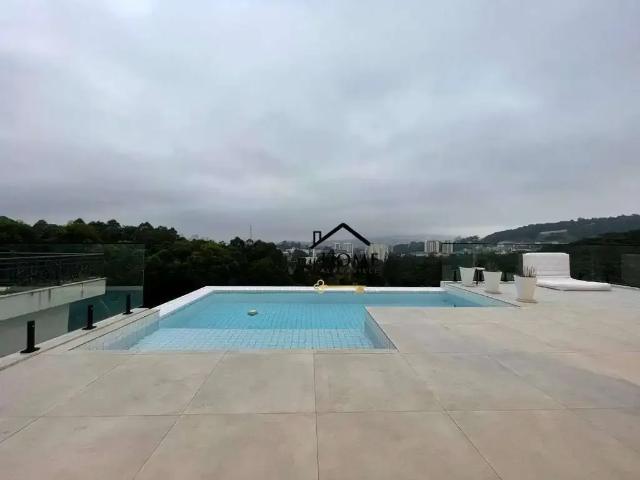 Casa / Sobrado em Condomínio para Locação em Santana de Parnaíba/SP Tamboré 4 Quartos