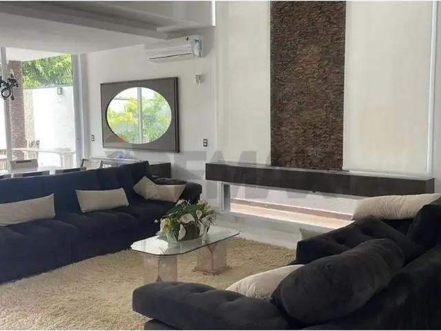 Casa / Sobrado em Condomínio para Locação em Santana de Parnaíba/SP Tamboré 4 Quartos