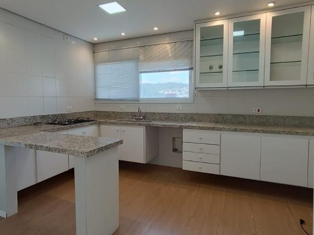 Casa / Sobrado em Condomínio para Locação em Santana de Parnaíba/SP Tamboré 4 Quartos