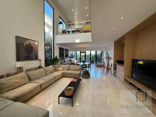 Casa / Sobrado em Condomínio para Locação em Santana de Parnaíba/SP Tamboré 4 Quartos