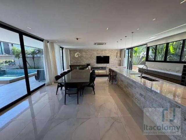 Casa / Sobrado em Condomínio para Locação em Santana de Parnaíba/SP Tamboré 4 Quartos