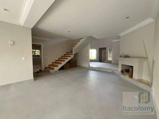 Casa / Sobrado em Condomínio para Locação em Santana de Parnaíba/SP Tamboré 4 Quartos