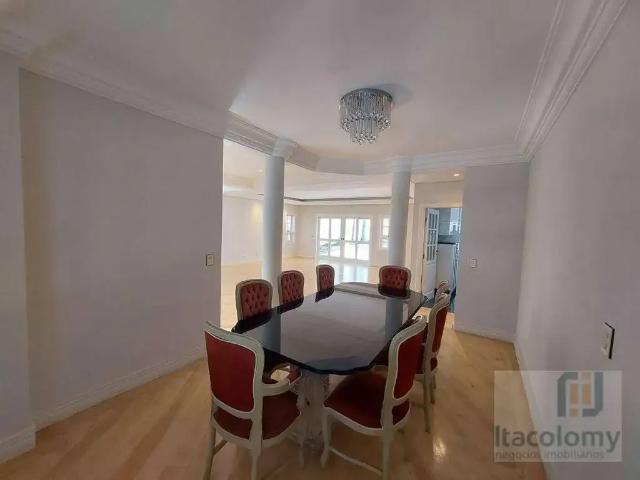 Casa / Sobrado em Condomínio para Locação em Santana de Parnaíba/SP Tamboré 5 Quartos