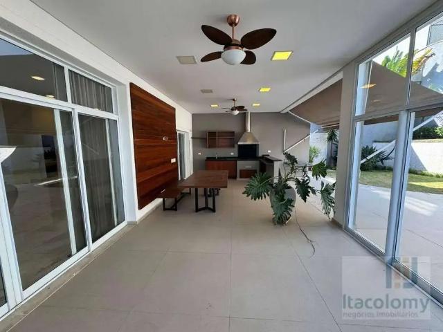 Casa / Sobrado em Condomínio para Locação em Santana de Parnaíba/SP Tamboré 5 Quartos