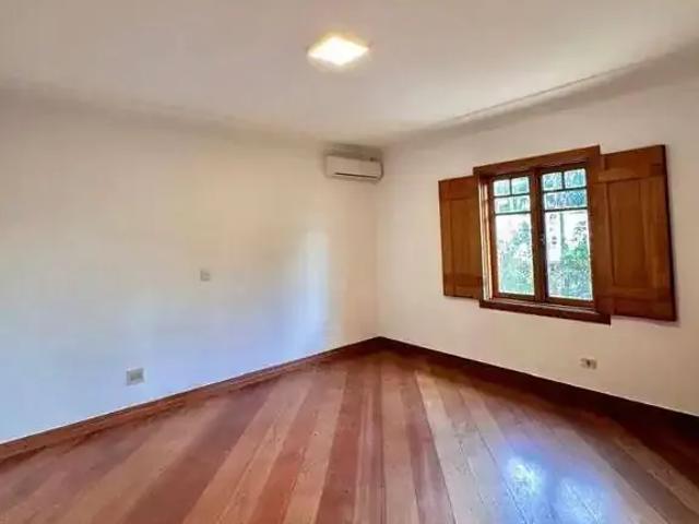 Casa / Sobrado em Condomínio para Locação em Santana de Parnaíba/SP Tamboré 5 Quartos