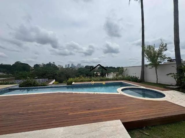 Casa / Sobrado em Condomínio para Locação em Santana de Parnaíba/SP Tamboré 5 Quartos