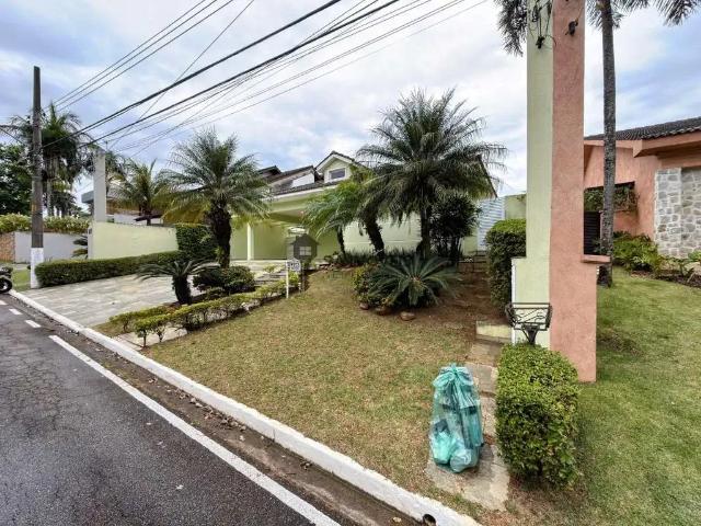Casa / Sobrado em Condomínio para Locação em Santana de Parnaíba/SP Tamboré 3 Quartos