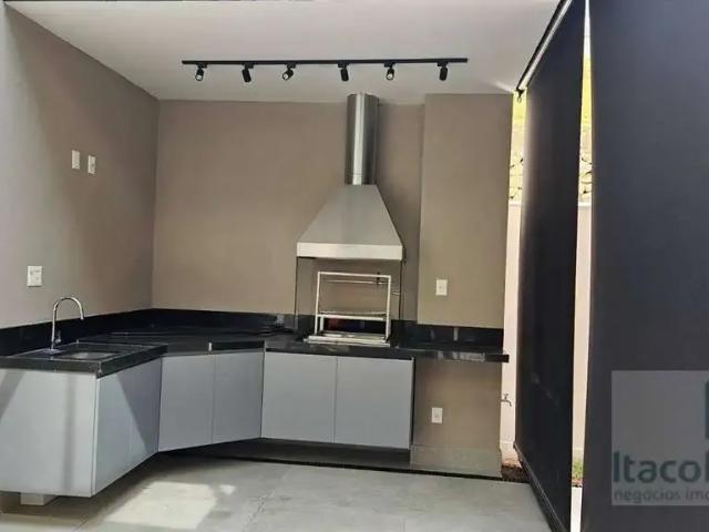 Casa / Sobrado em Condomínio para Locação em Santana de Parnaíba/SP Tamboré 3 Quartos