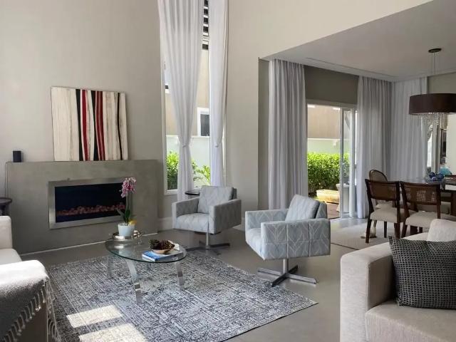 Casa / Sobrado em Condomínio para Locação em Santana de Parnaíba/SP Tamboré 3 Quartos