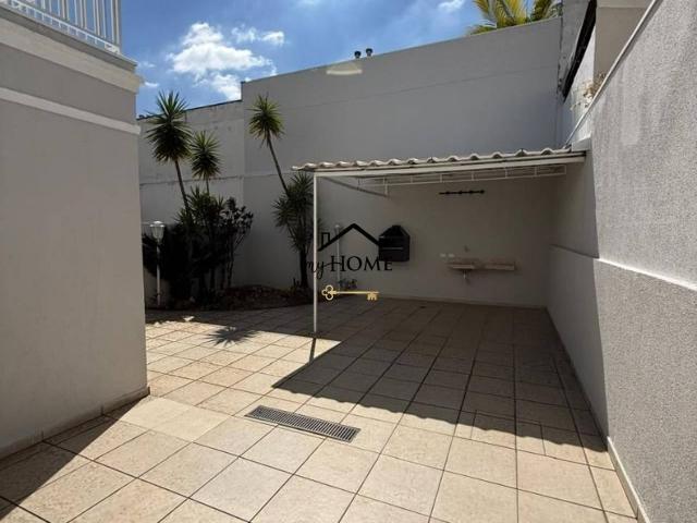 Casa / Sobrado em Condomínio para Locação em Santana de Parnaíba/SP Tamboré 3 Quartos