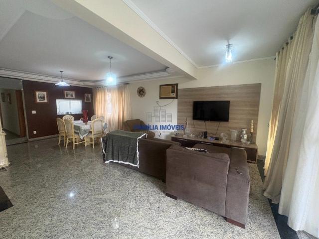 Casa / Sobrado em Condomínio para Locação em Santos/SP Aparecida 4 Quartos