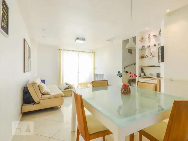 Casa / Sobrado em Condomínio para Locação em Salvador/BA Patamares 2 Quartos