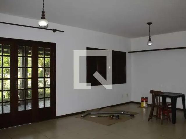 Casa / Sobrado em Condomínio para Locação em Salvador/BA Piatã 4 Quartos